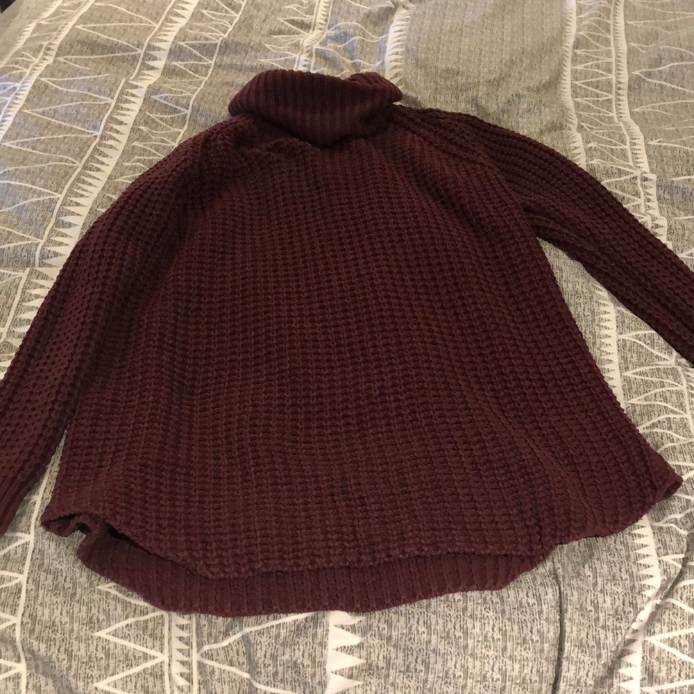 Turtleneck maroon sweater